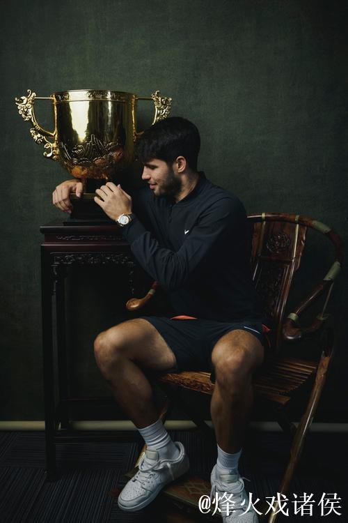 阿尔卡拉斯拍摄中网冠军写真 尽显中华传统文化美 阿尔卡拉斯拍摄中网冠军写真 尽显中华传统文化美