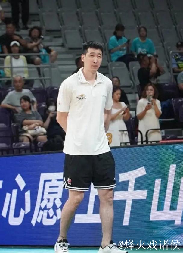 辽篮“四进三出” 功勋后卫刘志轩回归任助教 辽篮“四进三出” 功勋后卫刘志轩回归任助教